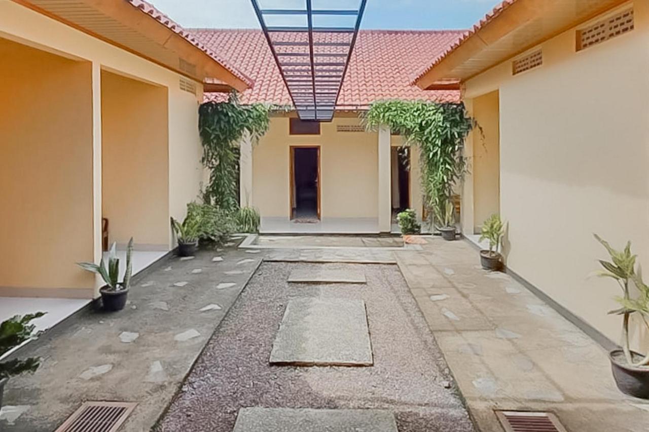 Hotel Reddoorz Syariah Near Tugu Lampu Gentur Cianjur Exterior foto